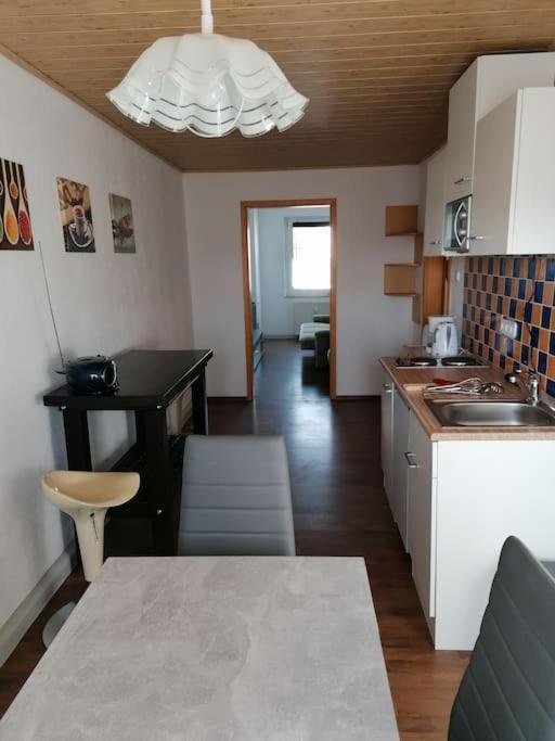Kleine Wohnung Fuer Monteure Und Dienstreisen 茨维考 外观 照片